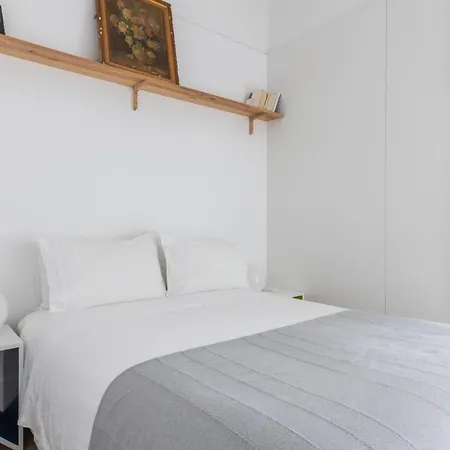 Apartment Plum Guide - Gusty Wind