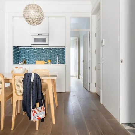 Apartment Plum Guide - Gusty Wind Lisbon