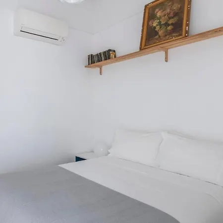 Plum Guide - Gusty Wind Apartment Lisbon
