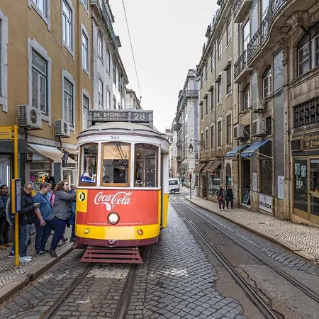 Apartment Plum Guide - Gusty Wind Lisbon